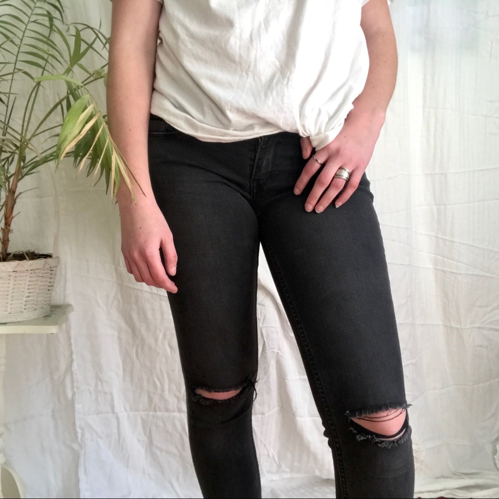 Levi Low Rise Ripped Knee Black Jeans